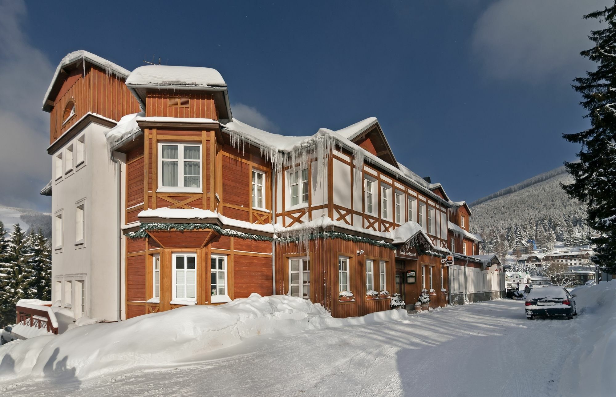 Hotel Snezka Spindleruv Mlyn Bagian luar foto