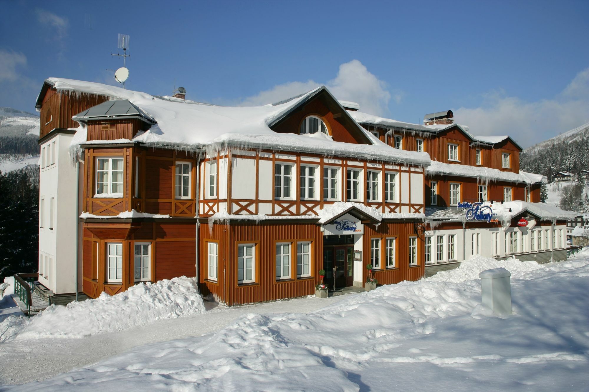 Hotel Snezka Spindleruv Mlyn Bagian luar foto